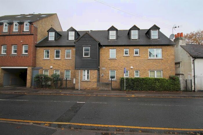 2 Bedroom Flat To Rent In North Street, Carshalton, SM5
