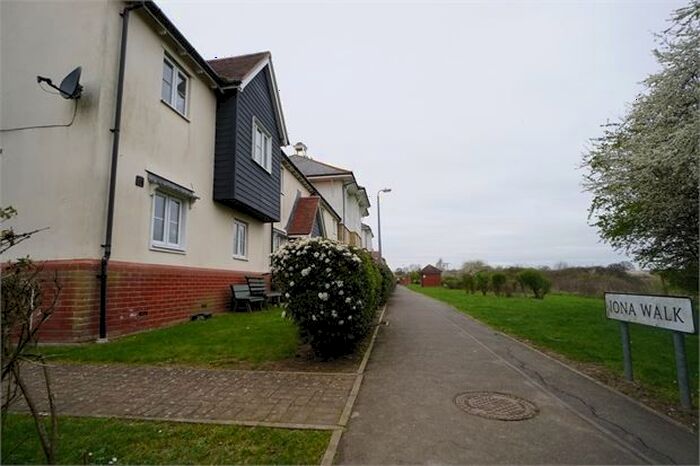2 Bedroom Flat To Rent In Iona Walk, Rowhedge, Essex., CO5