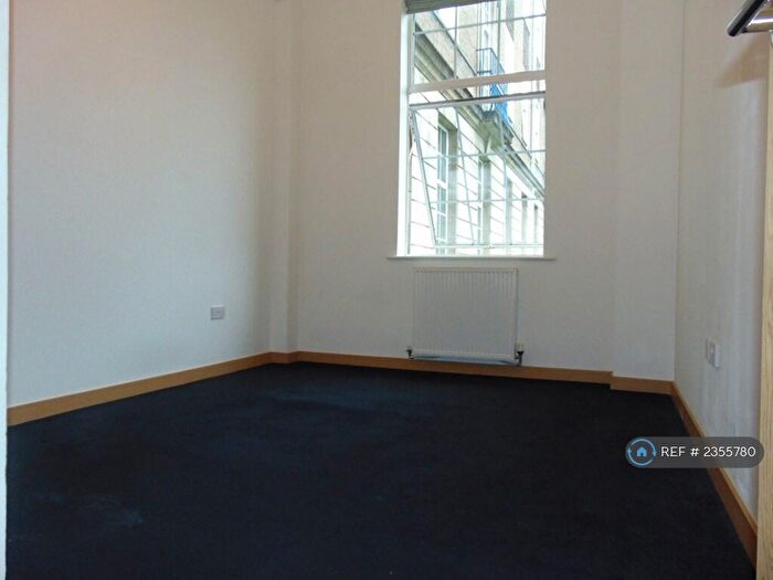 2 Bedroom Flat To Rent In Academy Court, Dagenham, RM8