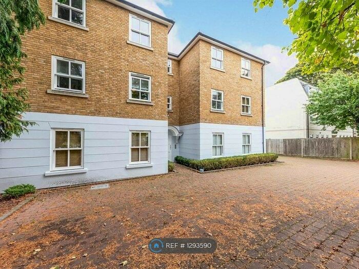 2 Bedroom Flat To Rent In The Limes, Hertford SG14