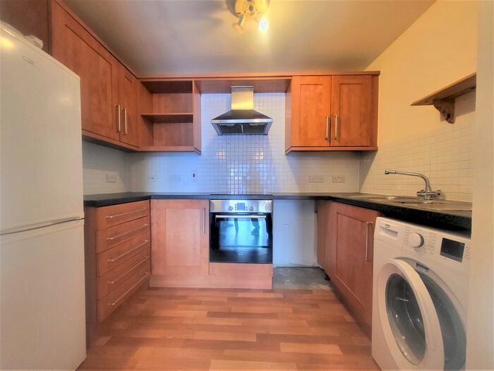 2 Bedroom Flat To Rent In Cleeve Way, Sutton, SM1