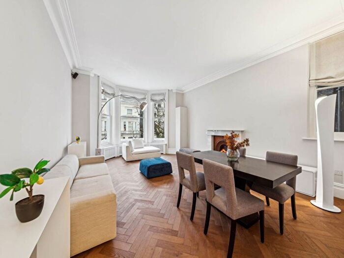 2 Bedroom Flat To Rent In Holland Park, London, W11