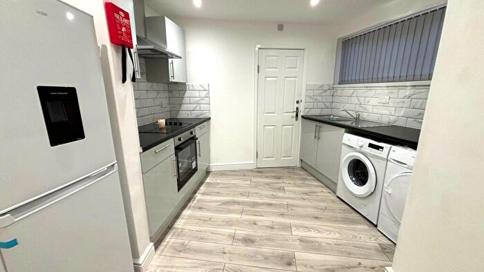 2 Bedroom Flat To Rent In Berridge Road West, NG7