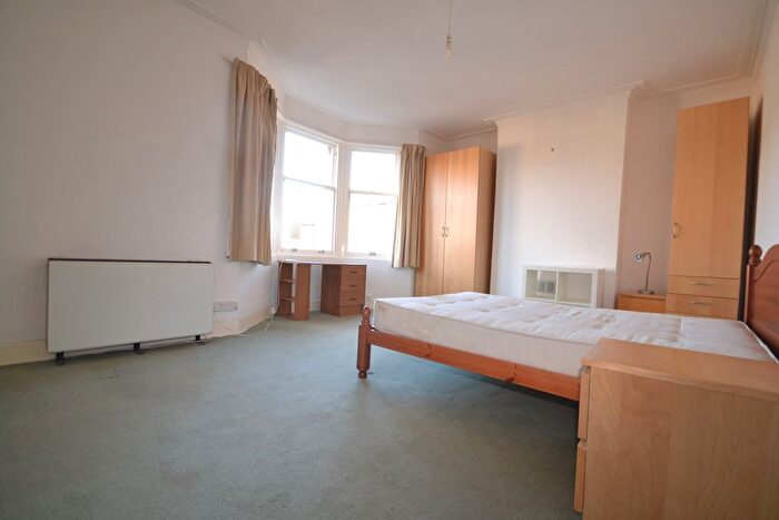 3 Bedroom Flat To Rent In Learmonth Park, Edinburgh, EH4