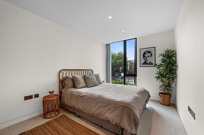 3 Bedroom Flat To Rent In Oval Road, London, NW1