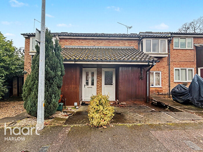 2 Bedroom Maisonette For Sale In Hampden Close, Epping, CM16