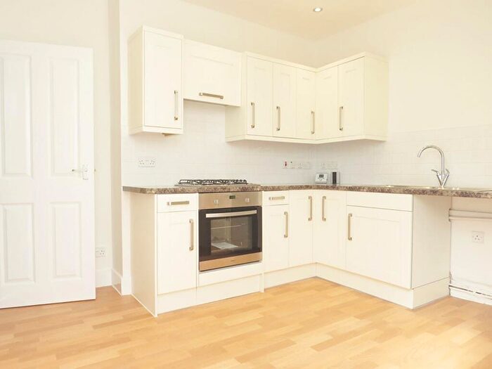 3 Bedroom Cottage To Rent In Dekker Road London, SE21