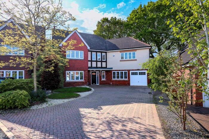 5 Bedroom Detached House To Rent In Oaks Drive, Sutton Coldfield, West Midlands, B75