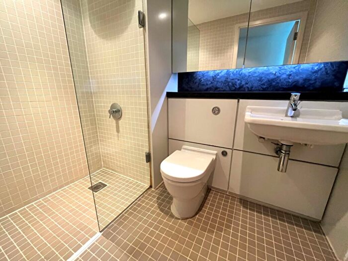2 Bedroom Apartment To Rent In Beetham Tower, B1