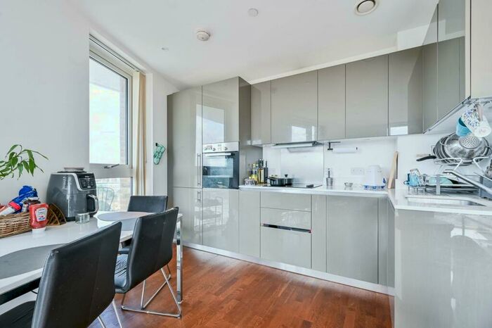 2 Bedroom Flat To Rent In Victory Parade, Woolwich, London, SE18