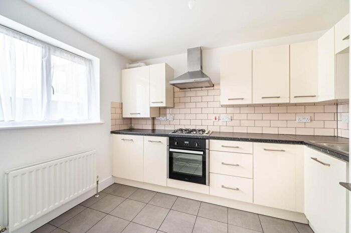 2 Bedroom Flat To Rent In Crawford Avenue, Wembley, HA0