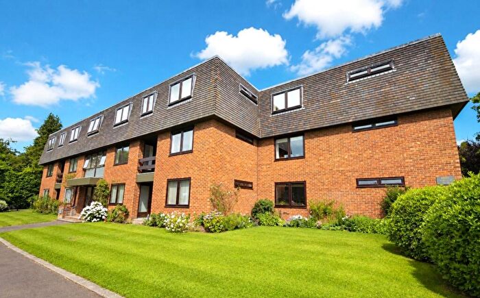 3 Bedroom Apartment For Sale In The Lindens, Great Austins, Farnham, Surrey, GU9