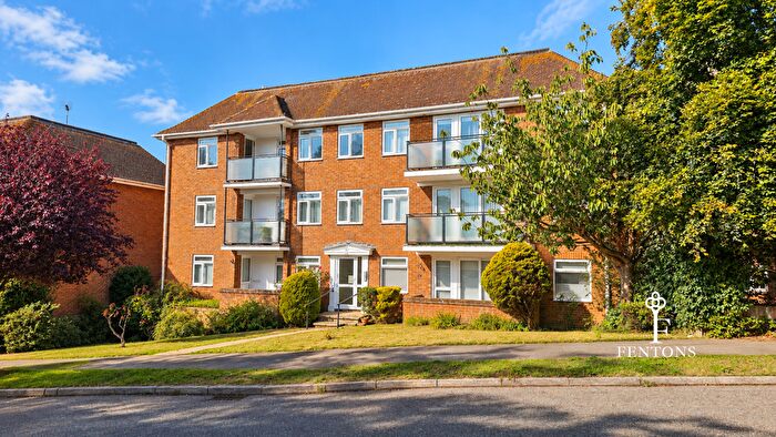 2 Bedroom Flat For Sale In Holland Road, Frinton-On-Sea, CO13
