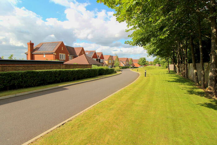 5 Bedroom Detached House To Rent In Priest Hill Close, Epsom, KT17