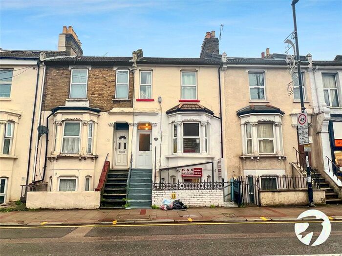 3 Bedroom Flat To Rent In Plumstead High Street, Plumstead, SE18