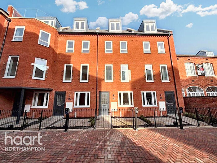 2 Bedroom Terraced House For Sale In Derngate, Northampton, NN1