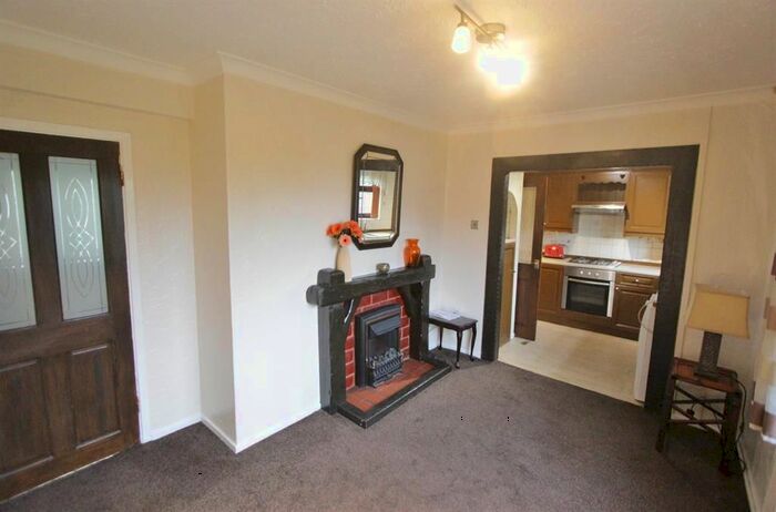 3 Bedroom Semi-Detached House To Rent In New Cross Drive, Sheffield S13