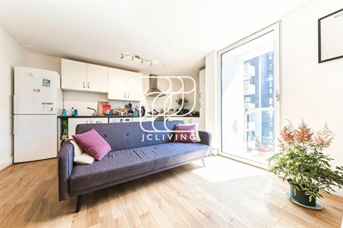 2 Bedroom Flat To Rent In Millharbour, London, E14
