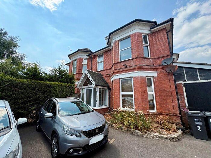 1 Bedroom Flat To Rent In Holdenhurst Road, Springbourne (), P07