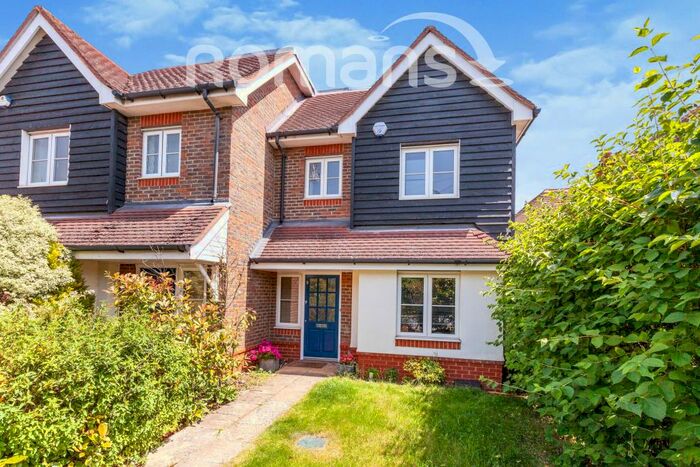 3 Bedroom Semi-Detached House To Rent In Dalby Gardens, SL6