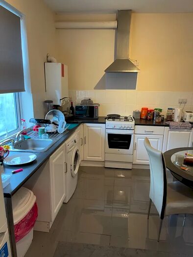 2 Bedroom Flat To Rent In Green Lane, Ilford, IG3