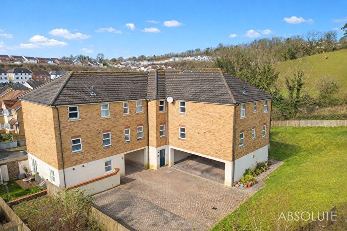 2 Bedroom Flat For Sale In Darwin Crescent, Torquay, TQ2