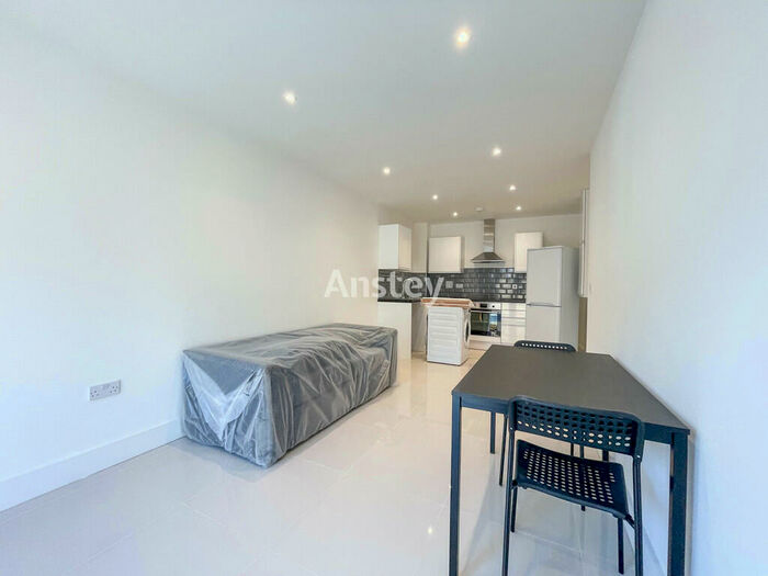 2 Bedroom Flat To Rent In Portswood Road, Southampton, SO17