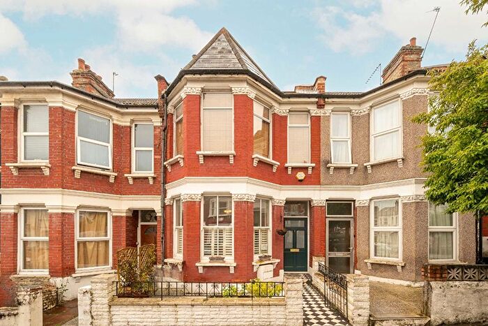 2 Bedroom Flat To Rent In Allison Road, London, N8