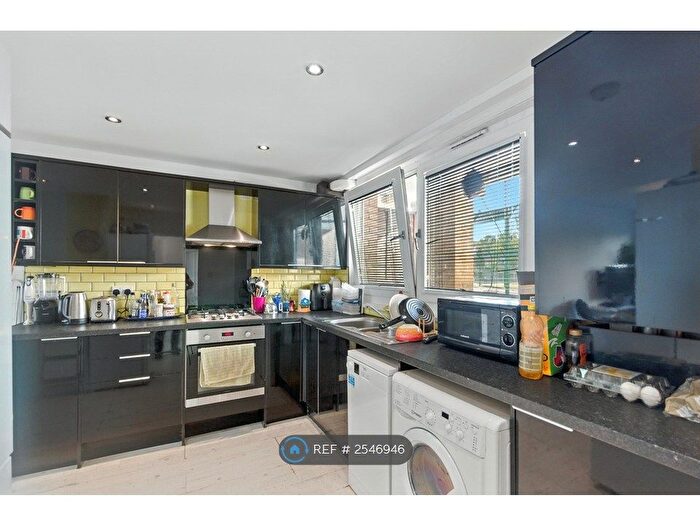 4 Bedroom Maisonette To Rent In Bradley Lynch Court, London, E2