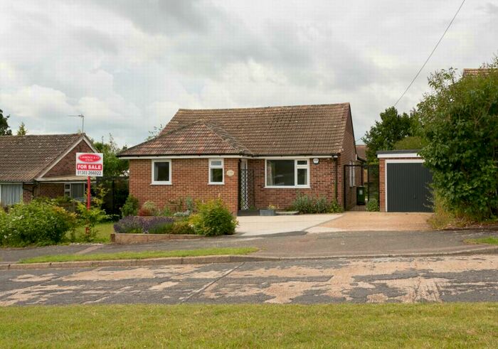 3 Bedroom Bungalow For Sale In Barton Field, Lyminge, CT18