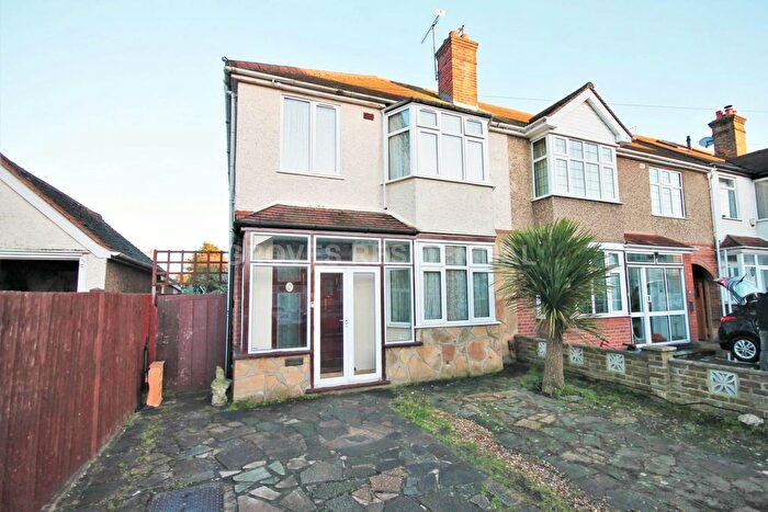 3 Bedroom Semi-Detached House To Rent In Myrtle Grove, New Malden, KT3