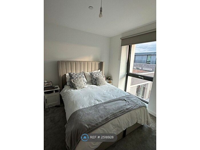 2 Bedroom Flat To Rent In Osiers Road, London, SW18