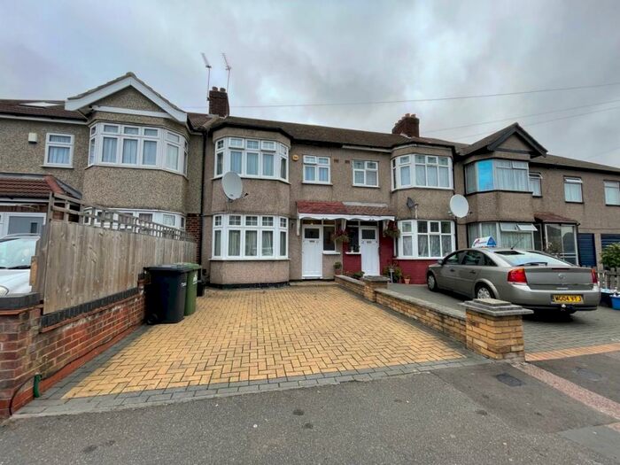 3 Bedroom Terraced House To Rent In Trinity Lane, Cheshunt, EN8