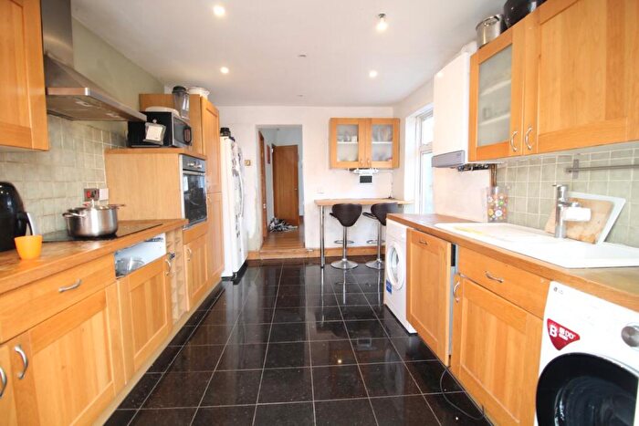 3 Bedroom Terraced House For Sale In Manchester Road, Thornton Heath, CR7