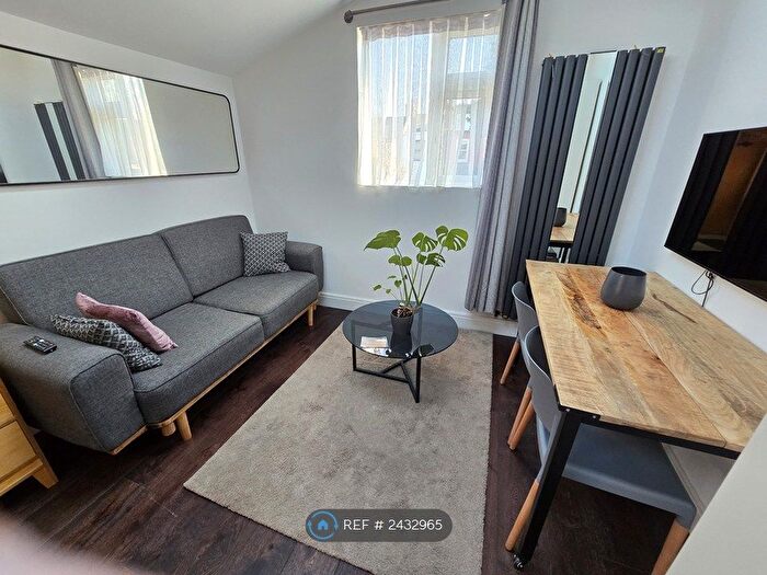 1 Bedroom Flat To Rent In Frobisher Road, London, N8