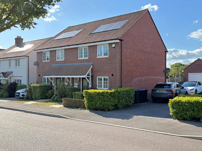 3 Bedroom Semi-Detached House For Sale In Ashfield Drive, Letchworth Garden City, SG6