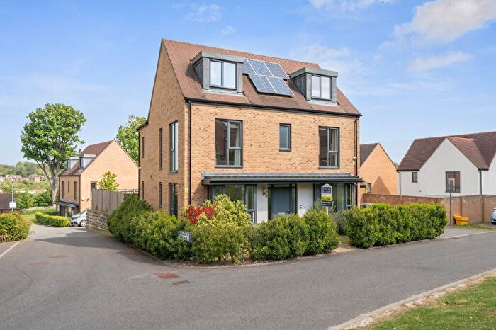 5 Bedroom Detached House For Sale In Tullick Way, Coulsdon, CR5