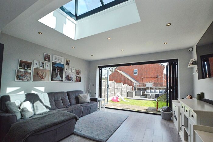 4 Bedroom Property For Sale In Hellen Way, Watford, WD19