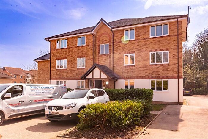 1 Bedroom Flat To Rent In Woodland Grove, Epping, CM16