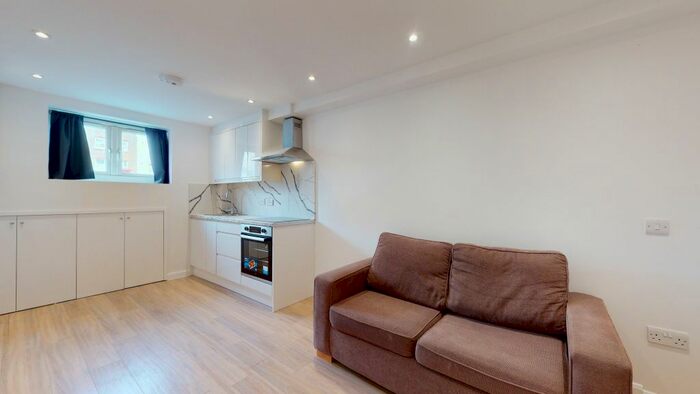 Studio To Rent In Edgware Road, London, W2