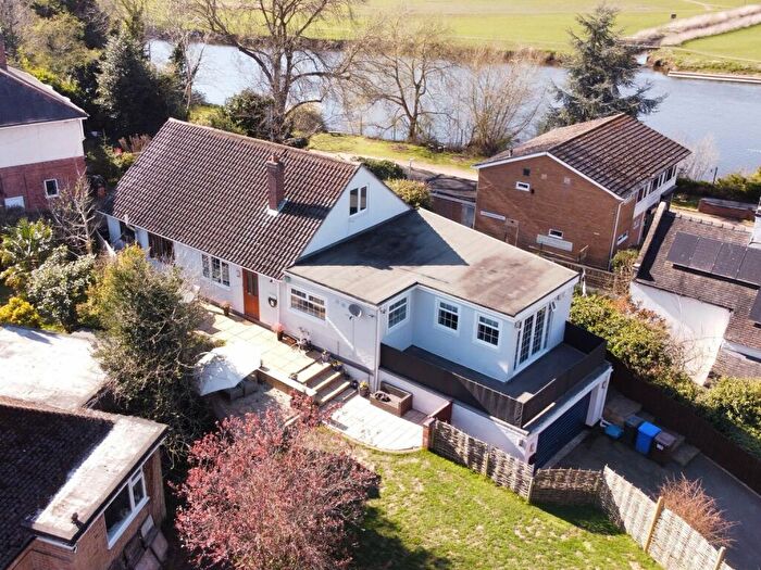 4 Bedroom Detached Bungalow For Sale In The Dingle, Stapenhill, Burton-on-Trent, DE15