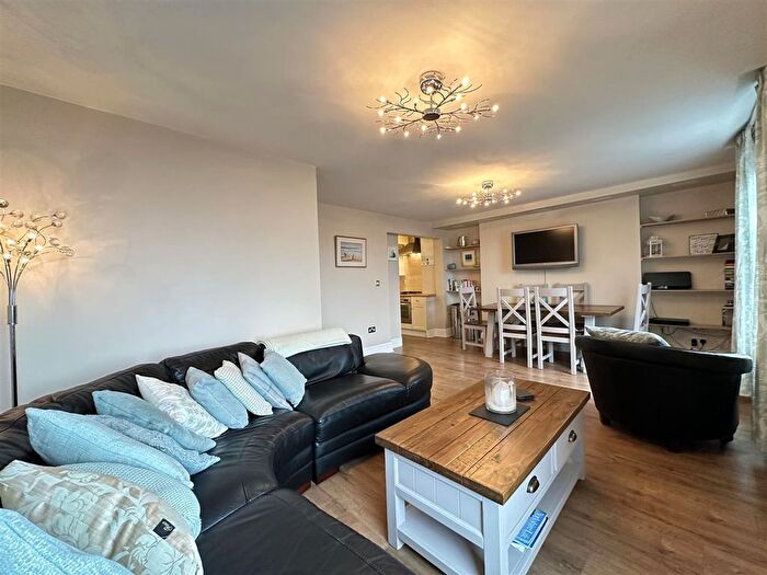 2 Bedroom Flat For Sale In Castle Road, Scarborough, YO11