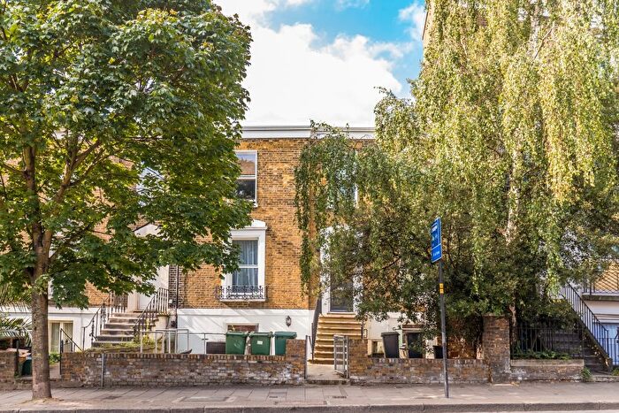 3 Bedroom Flat To Rent In Holloway Road, London, N19