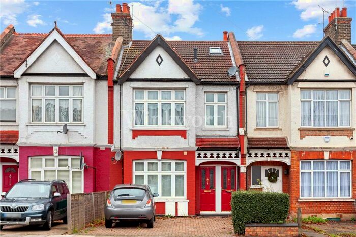 2 Bedroom Apartment To Rent In Colney Hatch Lane, London, N10