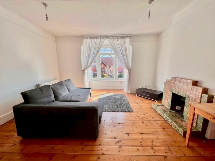 3 Bedroom Flat To Rent In Old Road West Gravesend, DA11