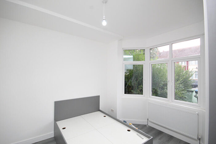 4 Bedroom Maisonette To Rent In Thurlby Road, Wembley, Middlesex, HA0