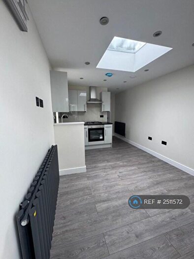 1 Bedroom Flat To Rent In Clayhall Avenue, Ilford, IG5