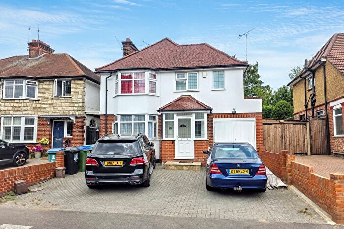 4 Bedroom Detached House For Sale In Rickmansworth Road, Watford, WD18