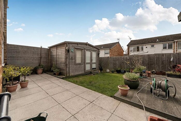 3 Bedroom Link Detached House For Sale In Redberry Close, Caversham, Reading, RG4