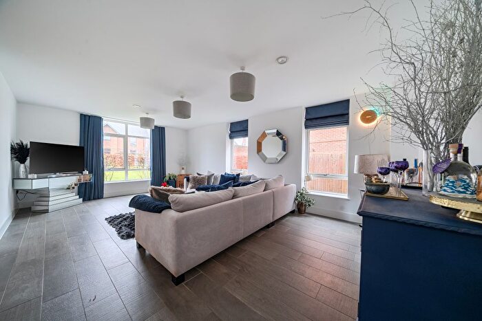 5 Bedroom Detached House For Sale In Vickers Close, Longcross, Chertsey, KT16